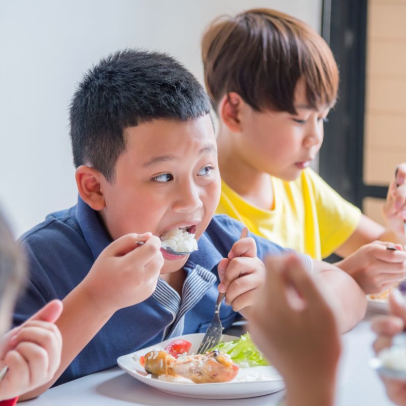 子ども食堂を利用する子どものイメージ写真