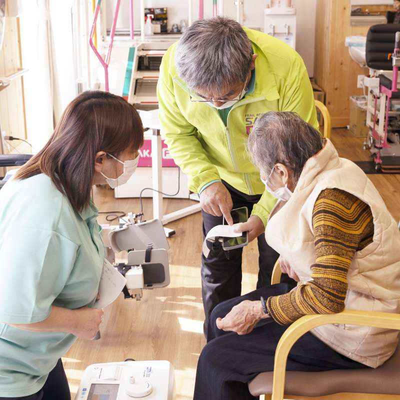 利用者とインストラクターの写真