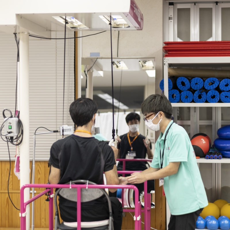 利用者とインストラクターの写真